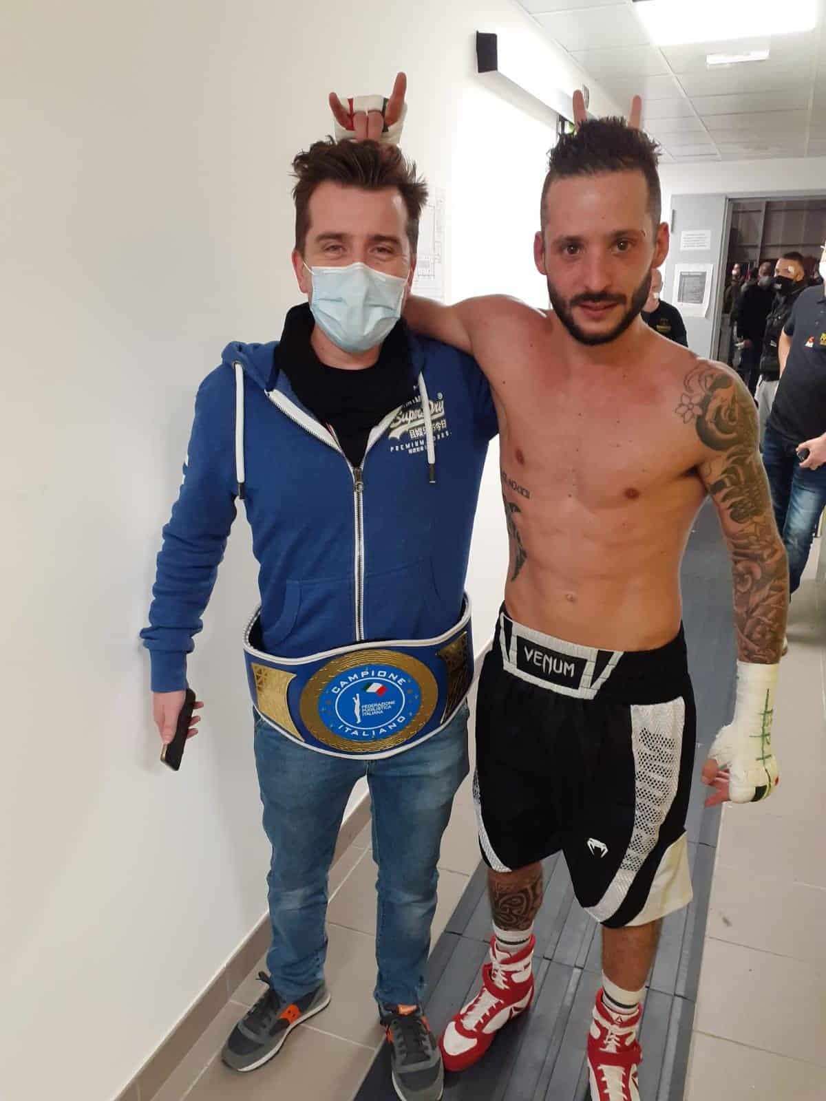 Mauro Lucchetta insieme a un atleta